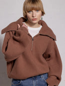 Gerippte Wolljacke mit Trichterkragen
