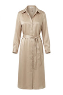 Elegantes Hemdblusenkleid in Satin-Optik mit Bindegürtel und Taschen