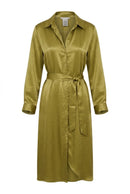 Elegantes Hemdblusenkleid in Satin-Optik mit Bindegürtel und Taschen