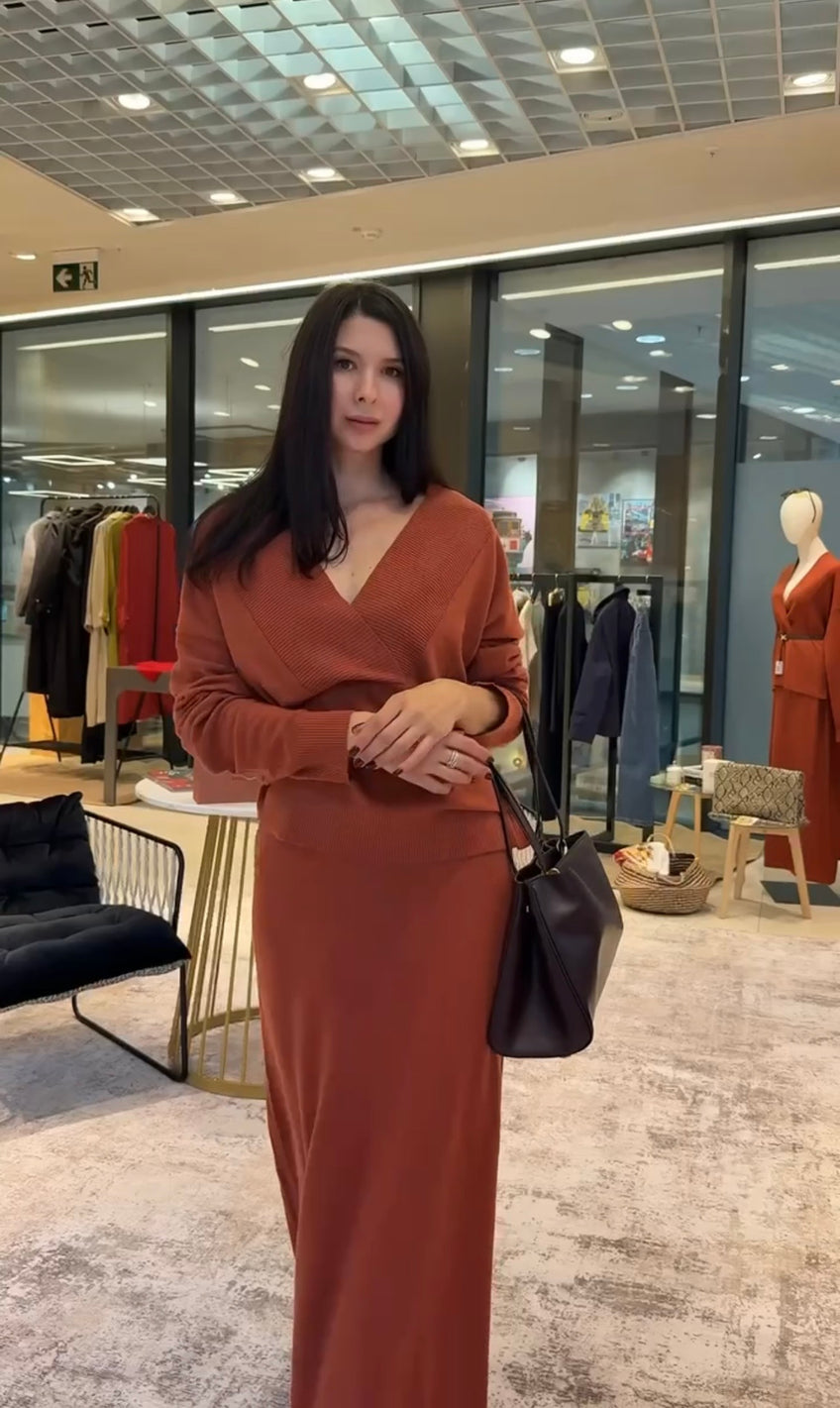 Gerippter V‑Ausschnitt-Pullover aus recyceltem Kaschmir