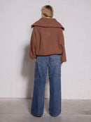Gerippte Wolljacke mit Trichterkragen
